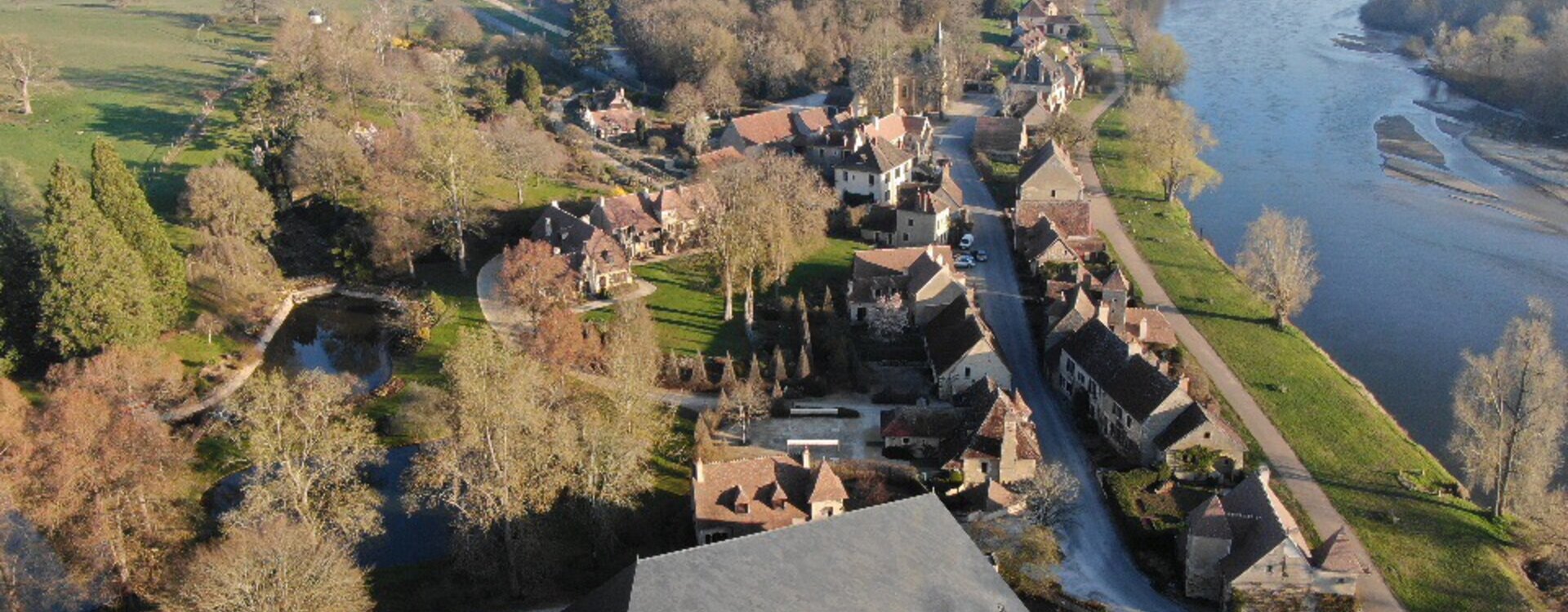 Accès routié de Apremont sur allier dans le département du Cher (18)