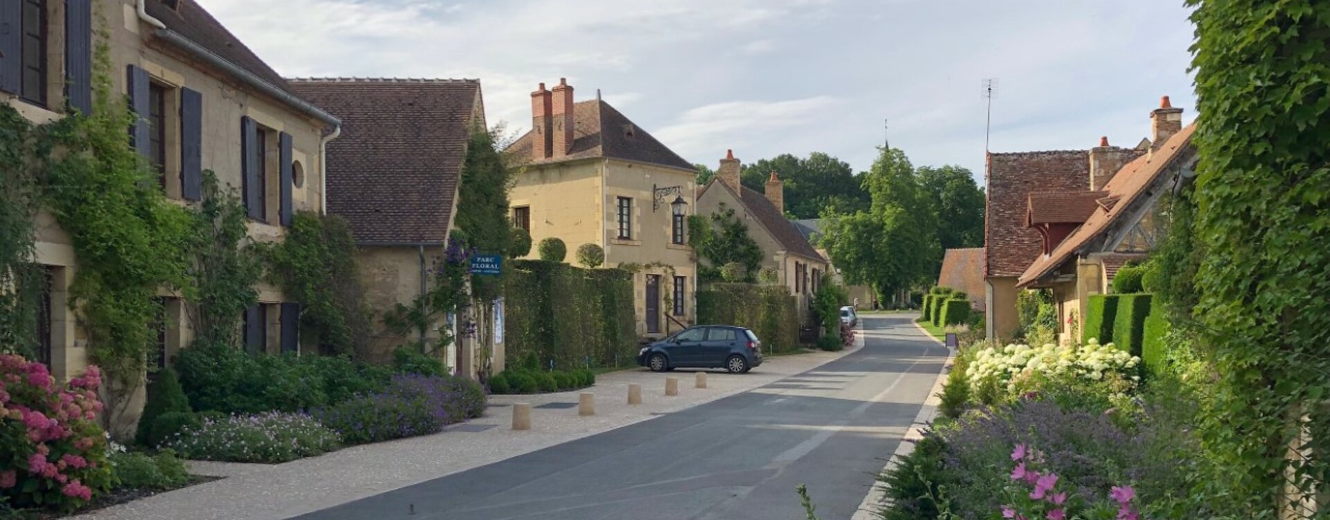 Stationnement sur la commune d'Apremont sur Allier dans le Cher (18)