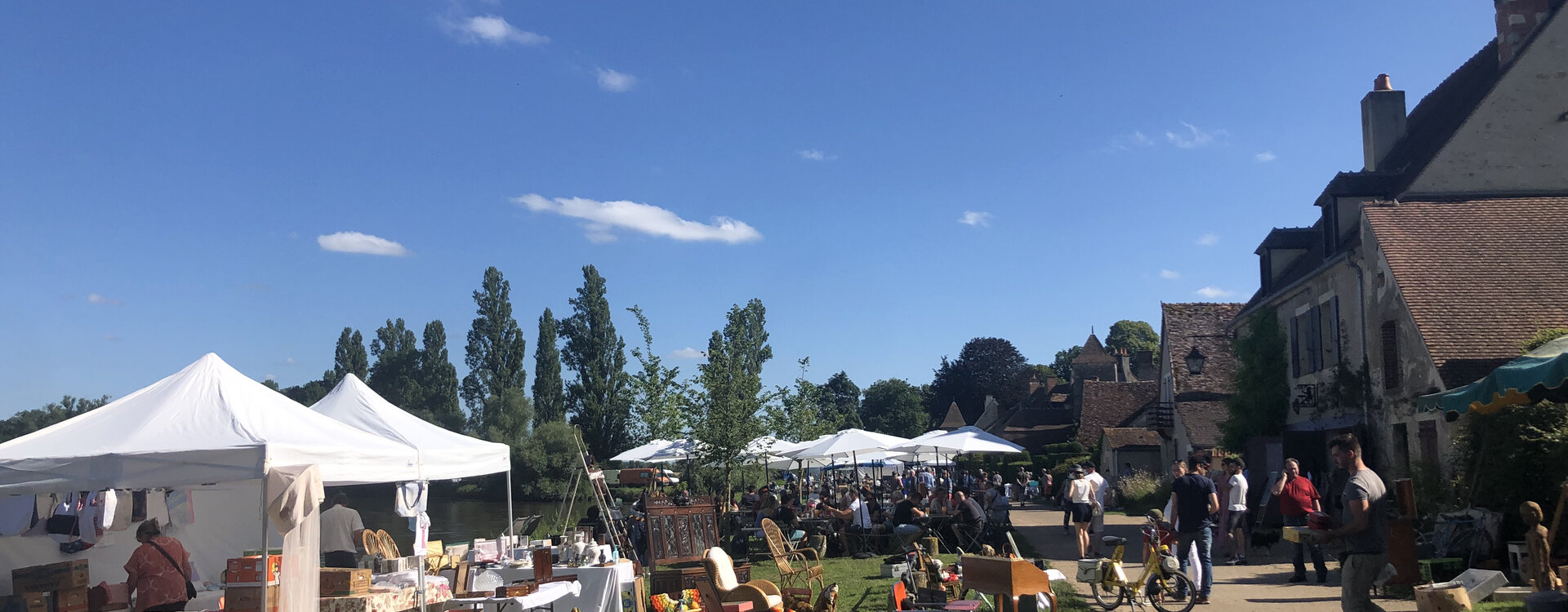 Brocante à Apremont sur Allier dans le Cher en région Centre-Val de Loire (18)