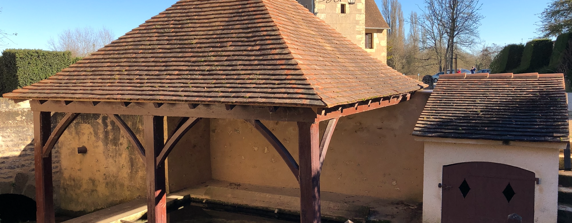 Le Lavoir communal de Apremont sur Allier dans le Cher en région Centre-Val de Loire (18)